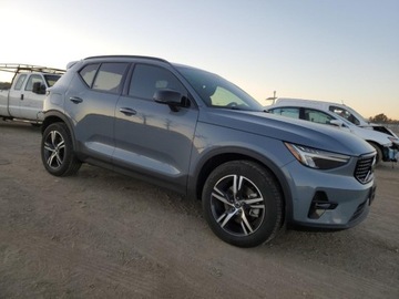 Volvo XC40 2023 Volvo XC 40 Plus 2023 2.0l 2.0 Benzyna 194KM, zdjęcie 4