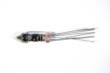 MINIATUROWA LAMPA WOJSKOWA PENTODA 5636