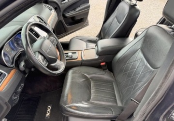 Chrysler 300C II Sedan Facelifting 3.6 V6 286KM 2017 Chrysler 300C 300C 3.6 LPG 285 KM 2017r Warszawa 3.6 BenzynaLPG 285KM, zdjęcie 9
