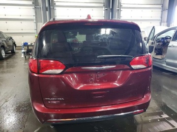 Chrysler Pacifica II 2017 Chrysler Pacifica Touring L Plus 2017 3.6l 3.6 Benzyna 287KM, zdjęcie 2