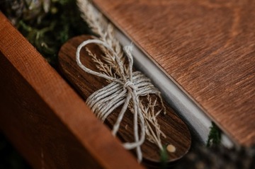 ДЕРЕВЯННАЯ КОРОБКА ДЛЯ ФОТОПРИНТОВ 15х10 ГРАВИРОВКА