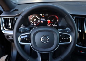 Volvo V60 II  Kombi Plug-in 2.0 T8 Twin Engine Plug-In Hybrid 390KM 2021 Volvo V60 Volvo V60 T8 AWD Twin Engine Geartronic R-Design 2.0 391KM, zdjęcie 8