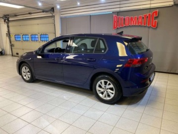 Volkswagen Golf VIII Hatchback 1.5 eTSI 130KM 2023 Volkswagen Golf TGI 2024 1.5 Hybryda Plug-in 131KM, zdjęcie 3