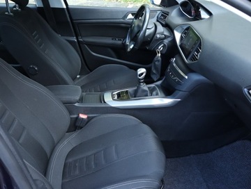 Peugeot 308 II Hatchback 5d 1.2 PureTech 130KM 2015 Peugeot 308 1.2 PureTech, Navi, Klima, zdjęcie 8