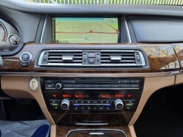 BMW Seria 7 F01 Sedan Facelifting 730d 258KM 2012 BMW 7 730d xDrive 3.0l diesel 258KM xDrive AWD/4X4 8 lat w jednych rękach, zdjęcie 11