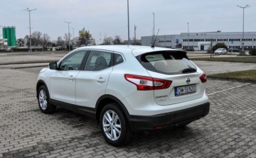 Nissan Qashqai II Crossover 1.2 DIG-T 115KM 2016 Nissan Qashqai Salon PL 114 tys. km Bezwypadkowy 2016 r. 1.2 Benzyna 115KM, zdjęcie 2