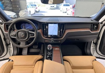 Volvo XC60 II 2023 Volvo XC 60 XC 60 R-DESIGN 2.0 BENZ 250 KM 2023r 9.000 km Warszawa, zdjęcie 5