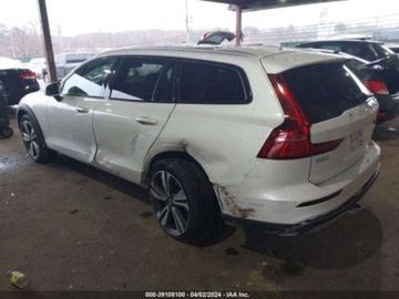 Volvo V60 II  Kombi Facelifting 2.0 B5 250KM 2023 Volvo V60 Cross Country 2023r, B5, 4x4, 2.0L 2.0 Benzyna 250KM, zdjęcie 6