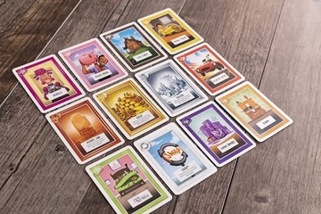 Карточная игра для вечеринки «Дедушка Бек: прикрой свои активы»