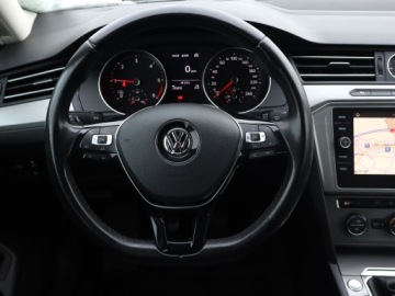 Volkswagen Passat B8 Limousine 2.0 TDI BlueMotion Technology 150KM 2017 VW Passat 2.0 TDI, Salon Polska, Navi, Klima, zdjęcie 15