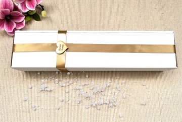 Халат и крестильная свеча с фото.