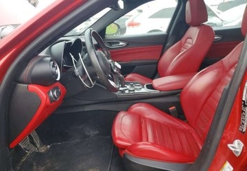 Alfa Romeo Giulia II Sedan Facelifting 2.0 Turbo 280KM 2021 Alfa Romeo Giulia Auta z USA - Zapytaj o wiecej ofert 2.0 Benzyna 280KM, zdjęcie 10