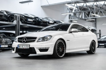 Mercedes Klasa C W204 2011 Mercedes C 63 AMG Coupe Performance 487KM, zdjęcie 2
