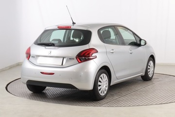 Peugeot 208 I Hatchback 5d Facelifting 1.2 PureTech 82KM 2017 Peugeot 208 1.2 PureTech, Salon Polska, zdjęcie 4