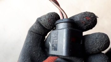A4 B9 8W ZÁSTRČKA KONEKTOR SPONA 5C6973752 A5 Q5