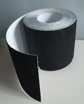 ПРОТИВОСКОЛЬЖАЮЩАЯ ЛЕНТА ПРЕМИУМ 150 мм 18 м ЧЕРНАЯ ШИРИНА 15 СМ OHS