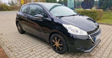 Peugeot 208 I Hatchback 3d 1.6 e-HDI 92KM 2014 Peugeot 208 Peugeot 208 1.6 e-HDi Allure STT 1.6 Diesel 92KM, zdjęcie 2