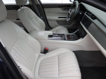 Jaguar XF II Sedan 2.0 i4D 240KM 2017 Jaguar XF 25d AWD, Salon Polska, 237 KM, 4X4, zdjęcie 8