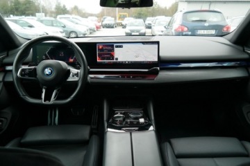 BMW Seria 5 G90-91 2024 BMW 550 BMW 550e M Pro HAK Adaptive LED Bowers&amp;Wil, zdjęcie 13