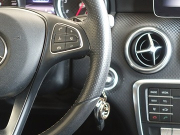 Mercedes Klasa A W176 Hatchback 5d Facelifting 180 122KM 2017 Mercedes A 180 1.6 Ben.122KM/Automat/Salon, zdjęcie 26