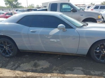 Dodge Challenger III 2022 Dodge Challenger 2022 Dodge Challenger SXT RWD 3.6 Benzyna 303KM, zdjęcie 6