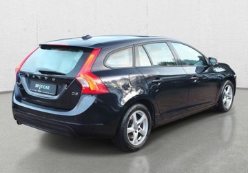 Volvo V60 I Kombi Facelifting 2.0 D3 DRIVE-E 150KM 2016 Volvo V60 D3 Momentum Gwarancja 2.0 Diesel 150KM, zdjęcie 2