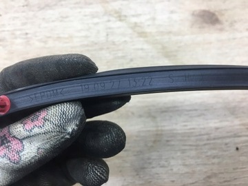 ПРОКЛАДКА КРЫШКИ КАПОТА ПЕРЕДНЯЯ ЧАСТЬ TESLA X