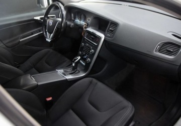 Volvo V60 I Kombi Facelifting 1.5 T3 DRIVE-E 152KM 2017 Volvo V60 Polski salon _ Automat _ Benzyna 152KM 1.5 Benzyna 152KM, zdjęcie 6