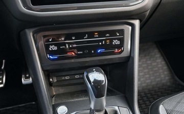 Volkswagen Tiguan II SUV Facelifting 2.0 TDI 200KM 2022 Volkswagen Tiguan 2,0 TDI 200 KM 4x4 R-LINE HEDA UP MATRIX Kamera 360 Nawi, zdjęcie 29