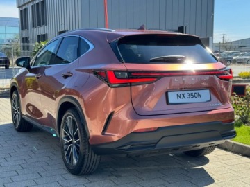Lexus NX II SUV Facelifting 2.5 450h+ 292KM 2025 LEXUS NX 450h+ Omotenashi AWD Suv 2.5 (292KM) 2025, zdjęcie 3