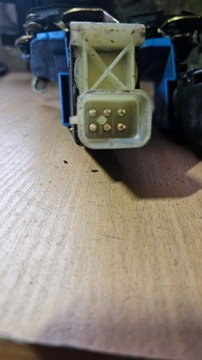 OPEL OMEGA B FL ЗАМОК, ЛЕВ ПЕРЕДНИЙ