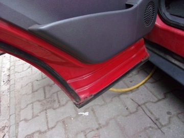 DVEŘE LEVÉ ZADNÍ LEVÝ - MERCEDES A TŘÍDA I 99R.