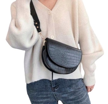 Torebka na ramię półokrągła szeroki pasek wzór skóry krokodyla