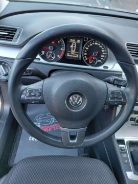 Volkswagen Passat B7 Variant 2.0 TDI CR DPF BlueMotion 140KM 2014 Volkswagen Passat Grzane fotele Klimatronik 2xPDC Alu Tempomat Hak 2.0, zdjęcie 11