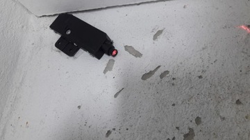 Лазер для настольной пилы SCHEPPACH, установленный в крышке полотна.