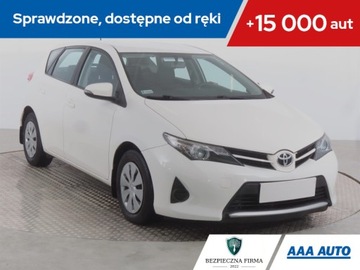 Toyota Auris II Hatchback 5d D-4D 90 90KM 2014 Toyota Auris 1.4 D-4D, Salon Polska, Klima