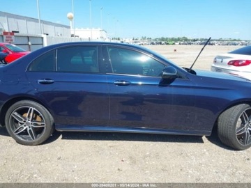 Mercedes Klasa E W213 2019 Mercedes-Benz Klasa E 2019 Mercedes-Benz E-Class E 300 RWD Sedan 2.0 241KM, zdjęcie 12