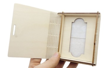 ДЕРЕВЯННАЯ ШКАТУЛКА ДЛЯ ФУНКЦИИ С ГРАВИРОВКОЙ