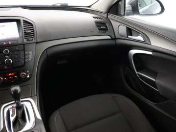 Opel Insignia I Hatchback 2.0 CDTI ECOTEC 130KM 2010 Opel Insignia 2.0 CDTI, Automat, Navi, Klima, zdjęcie 7
