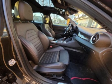 Alfa Romeo Giulia II Sedan Facelifting 2.0 Turbo 280KM 2023 ALFA ROMEO GIULIA ESTREMA A TI Q4, 2.0l Turbo 280KM Bezwypadkowy 23,434km, zdjęcie 35