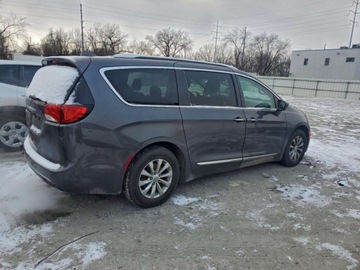 Chrysler Pacifica II 2018 Chrysler Pacifica Touring L Plus 2018 3.6 Benzyna 287KM, zdjęcie 3