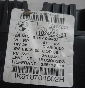 BMW 1 E87 2,0 D PŘÍSTROJOVÁ DESKA 1024952-93
