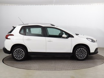 Peugeot 2008 I SUV Facelifting 1.2 PureTech 82KM 2018 Peugeot 2008 1.2 PureTech, Salon Polska, Navi, zdjęcie 5