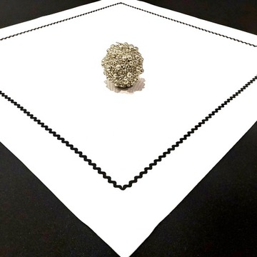 Serweta ŚNIEŻNA BIEL+ CZARNY ZYGZAK, bieżnik na stół kwadrat 40x40