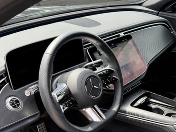 Mercedes Klasa E W214 Sedan 2.0 220d 197KM 2025 E Klasa 220 d 4-Matic AMG 2.0 (197KM) 2025, zdjęcie 4