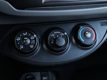 Toyota Yaris III Hatchback 5d Facelifting 2017 1.0 VVT-i 72KM 2019 Toyota Yaris 1.0 VVT-i, Klima, zdjęcie 16