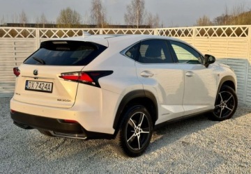 Lexus NX I SUV 300h 197KM 2016 Lexus NX Lexus NX 300h F Sport AWD 2.5 Hybryda 197KM, zdjęcie 2