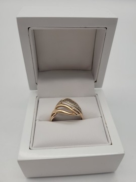 Złoty pierścionek PR. 585 W. 2,9 g R. 20