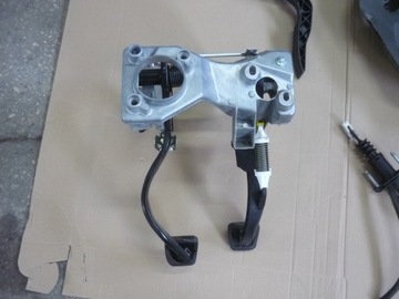 КОМПЛЕКТ ПЕДАЛИ + ПЕРЕДНИЦА ДЛЯ РУКОВОДСТВА OPEL VECTRA C