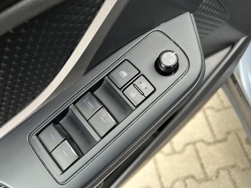 Toyota C-HR I Crossover Facelifting 1.8 Hybrid 122KM 2023 Toyota C-HR 1.8 Hybrid GPF Comfort, zdjęcie 19